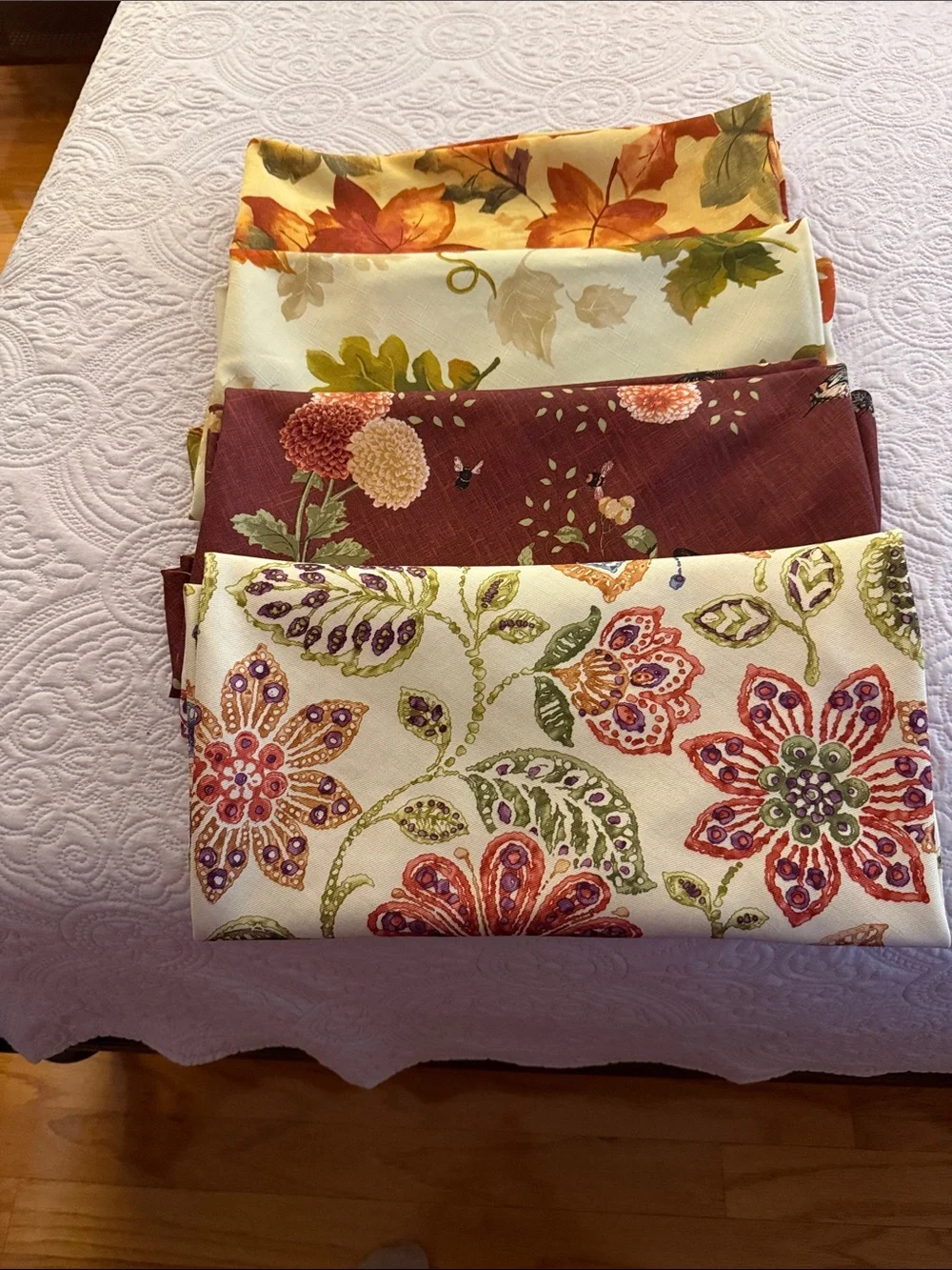 Tablecloths 70 in round. (4)